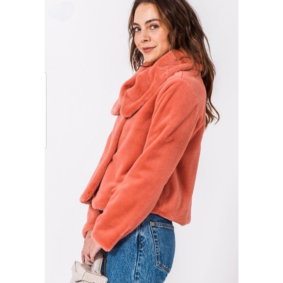 NWT Oversized Lapel Orange Faux Fur Coat - Picture 2 of 3